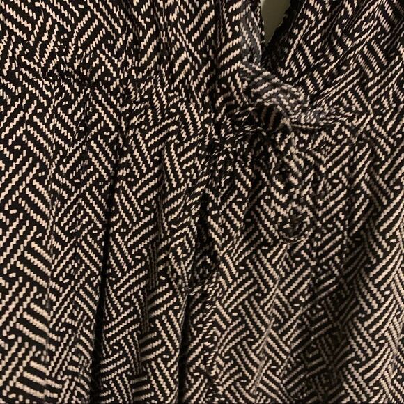 🦋Flutter Sleeve Romper🦋 - Picture 5 of 9
